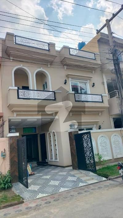 جوبلی ٹاؤن لاہور میں 5 کمروں کا 5 مرلہ مکان 1.9 کروڑ میں برائے فروخت۔