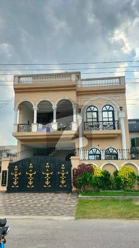 جوبلی ٹاؤن لاہور میں 5 کمروں کا 7 مرلہ مکان 2.5 کروڑ میں برائے فروخت۔