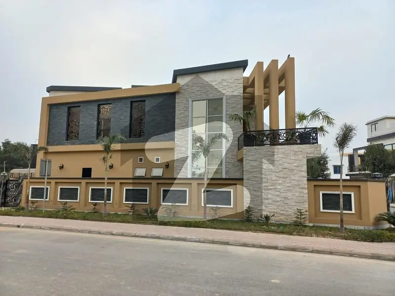 8 MARLA HOUSE FOR SALE IN REASONABLE PRICE ( ONLY 6 MONTH USED LOOK LIKE BRAND NEW )