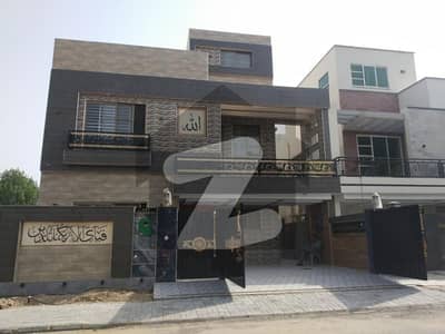 1st Floor Avaiable in One Kanal house less used house