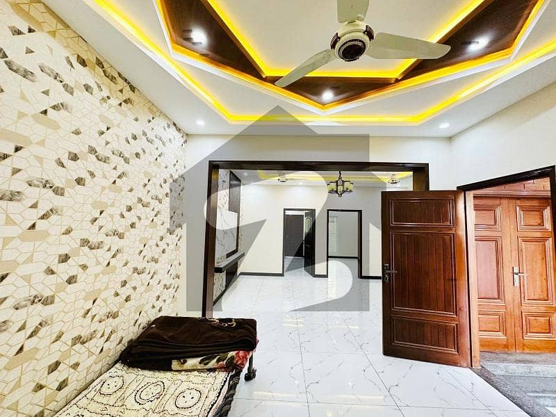 ڈی ایچ اے 9 ٹاؤن ڈیفنس (ڈی ایچ اے),لاہور میں 3 کمروں کا 5 مرلہ مکان 2.3 کروڑ میں برائے فروخت۔