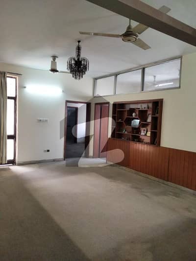 MIAN ESTATE OFFERS 20 Marla Upper Portion FOR RENT