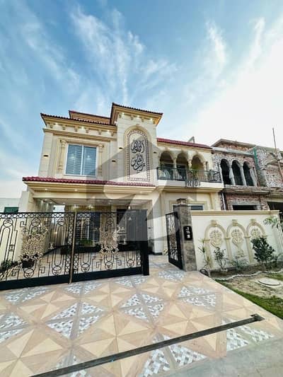 Luxurious Spanish Bungalow Available For Sale Near To Park n Market