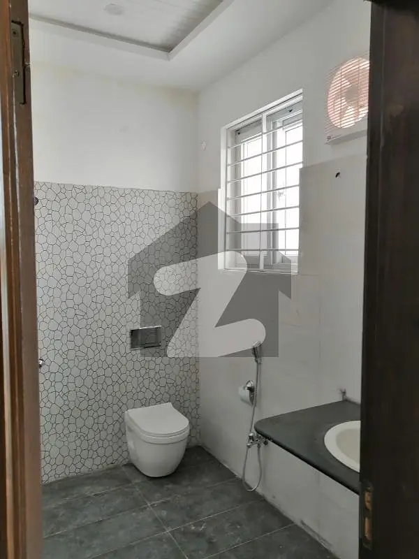 40x80 (14Marla)House Upper portion available For Rent in G_13