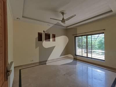3 BEDROOMS PORTION WITH SERVANT QUARTER IS AVAILABLE FOR RENT.