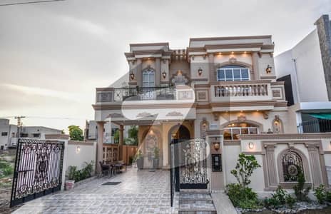10 Marla Classical Modern House For Sale At Hot Location Near To Park & Commercial
