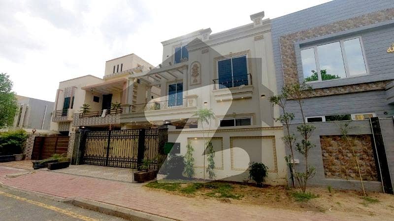 بحریہ آرچرڈ لاہور میں 5 کمروں کا 10 مرلہ مکان 3.4 کروڑ میں برائے فروخت۔