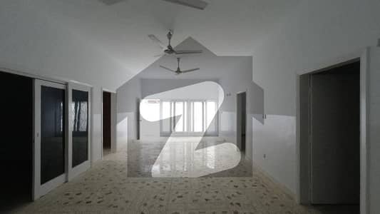 COMMERCIAL BUNGALOW FOR RENT 600 SQYARDS AT GULSHAN-E-IQBAL BLOCK 5