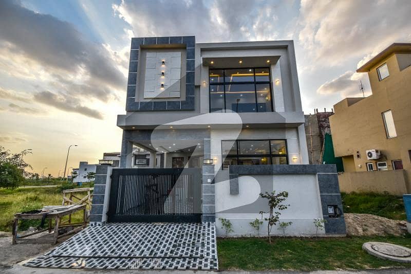 5 MARLA BRAND NEW MODERN DESIGN HOUSE NEAR PARK IN DHA 9 TOWN LAHORE
