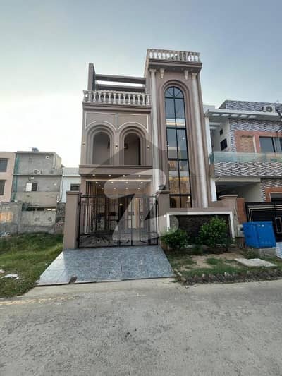 لیک سٹی رائیونڈ روڈ,لاہور میں 4 کمروں کا 5 مرلہ مکان 2.1 کروڑ میں برائے فروخت۔