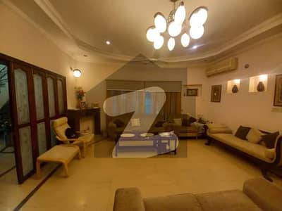 ڈی ایچ اے فیز 1 ڈیفنس (ڈی ایچ اے),لاہور میں 5 کمروں کا 1 کنال مکان 6.3 کروڑ میں برائے فروخت۔