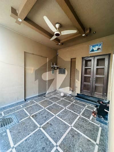 فارمانئیٹس ہاؤسنگ سکیم لاہور میں 9 کمروں کا 5 مرلہ مکان 1.0 لاکھ میں کرایہ پر دستیاب ہے۔