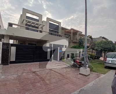 ڈی ایچ اے فیز 5 ڈیفنس (ڈی ایچ اے),لاہور میں 4 کمروں کا 10 مرلہ مکان 1.65 لاکھ میں کرایہ پر دستیاب ہے۔