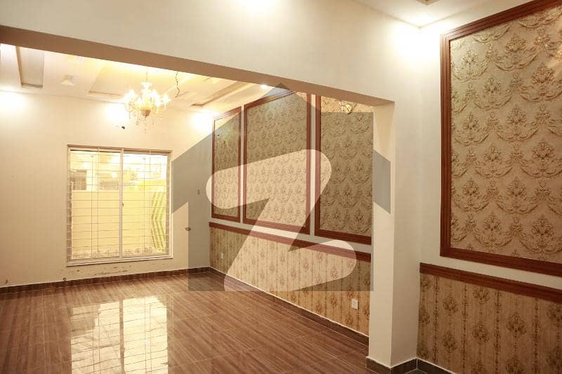 نشیمنِ اقبال فیز 2 نشیمنِ اقبال,لاہور میں 5 کمروں کا 10 مرلہ مکان 3.2 کروڑ میں برائے فروخت۔