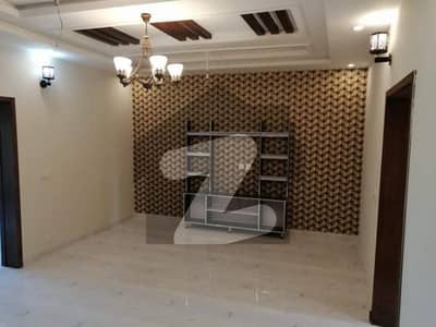 6 Marla Full Floor 2 Bed Appartment Available in the Lowest Price