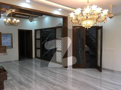 1 Kanal Like New House Available For Sale In Bahria Town Lahore.
