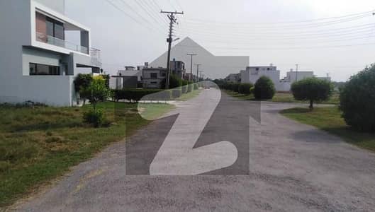 1 Kanal Plot For Sale In A Block