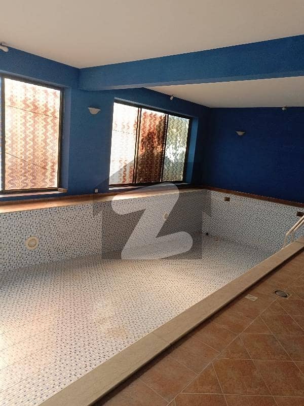 f8 compact house with swimming pool