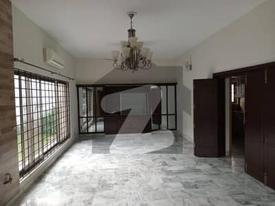 ایف ۔ 11 اسلام آباد میں 5 کمروں کا 1 کنال مکان 15.0 کروڑ میں برائے فروخت۔