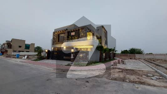بحریہ ٹاؤن سیکٹر سی بحریہ ٹاؤن,لاہور میں 5 کمروں کا 10 مرلہ مکان 3.65 کروڑ میں برائے فروخت۔