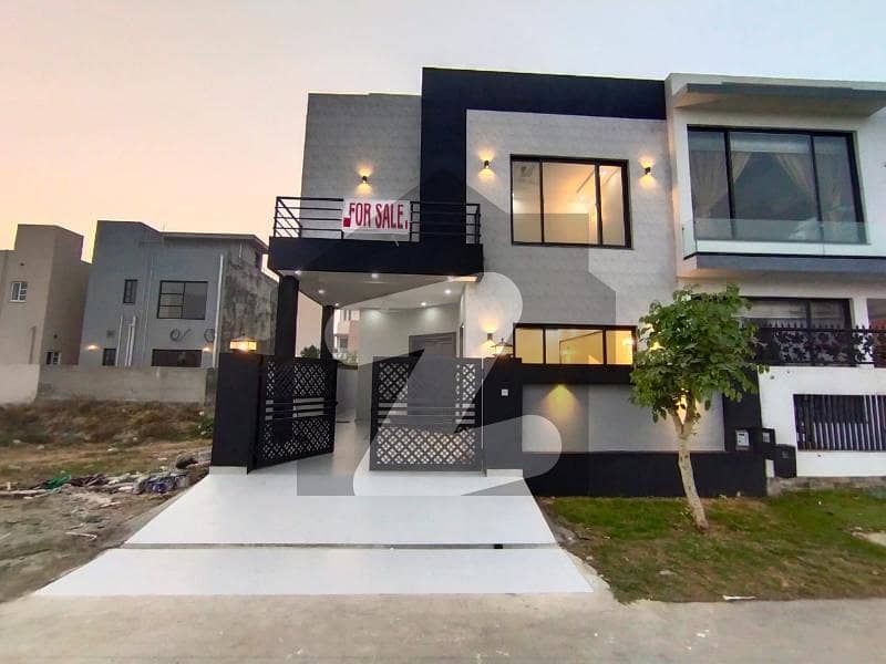 5 Marla Modern House for Sale in DHA 9 Town Lahore at Investor Rate