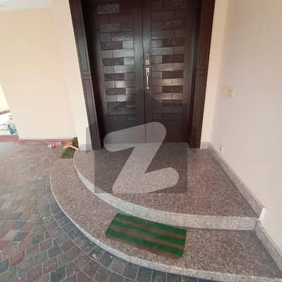 Exclusive Residence: 1 Kanal Full House for Rent in DHA phase 5