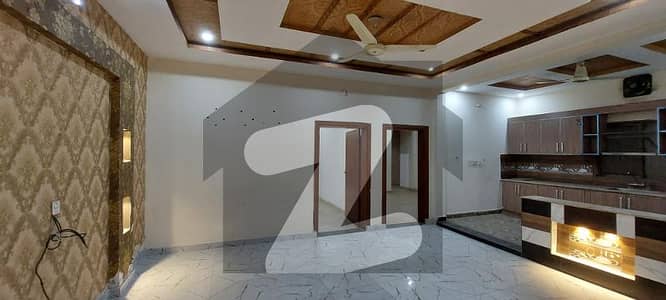 کشمیر روڈ سیالکوٹ میں 5 کمروں کا 5 مرلہ مکان 2.25 کروڑ میں برائے فروخت۔