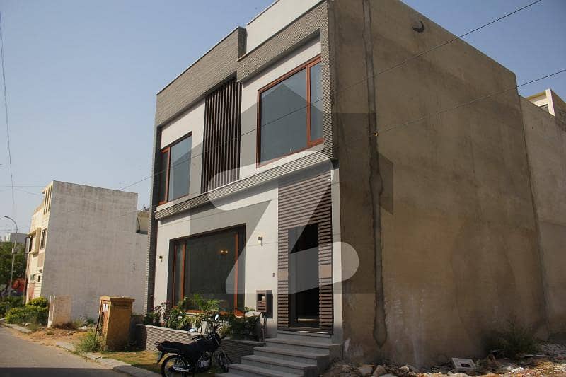 BUNGALOW FOR RENT IN IQBAL LANES DHA PHASE 8