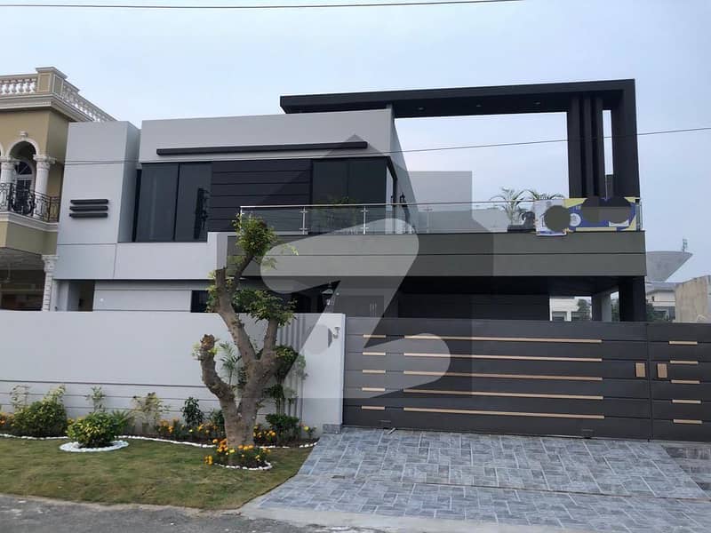 1 kanal Modern Design facing Park House For Sale in Valencia Town