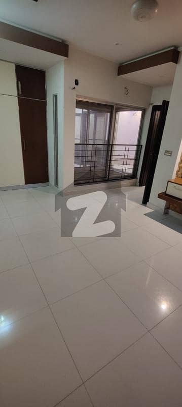 10 MARLA BEAUTIFUL LUZURY HOUSE AVAILABLE FOR RENT PRIME LOCATION FACING PARK SECTOR C BAHRIA TOWN