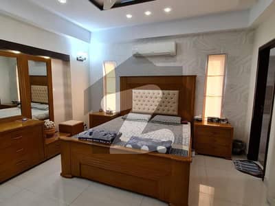 ڈی ایچ اے فیز 5 ڈیفنس (ڈی ایچ اے),لاہور میں 4 کمروں کا 9 مرلہ مکان 5.7 کروڑ میں برائے فروخت۔