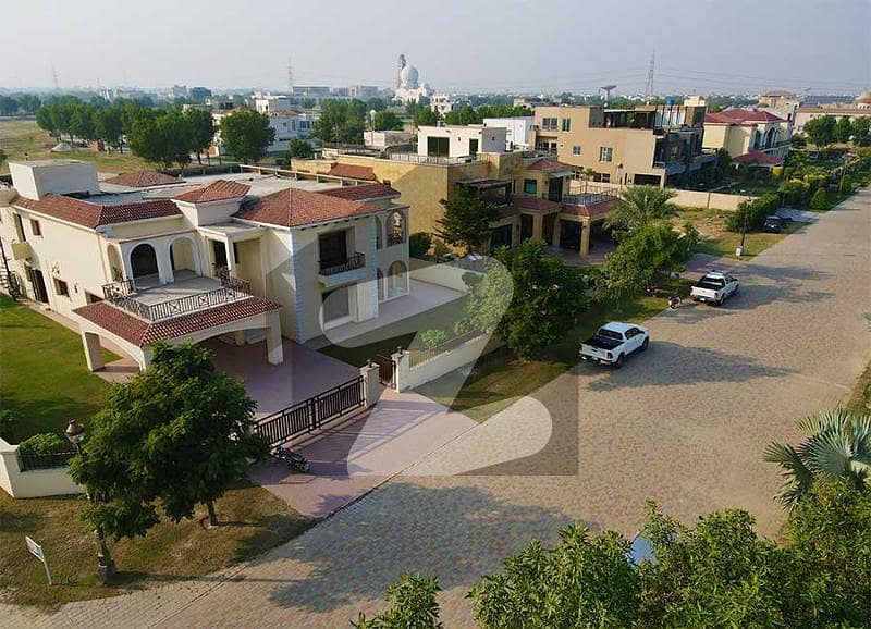 2 Kanal Corner Plot on 170ft Wide Road For Sale In Lake City Sector M1