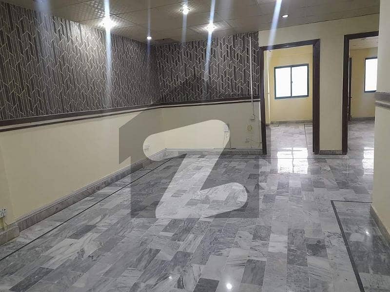 آئی ۔ 8 مرکز آئی ۔ 8,اسلام آباد میں 2 کمروں کا 4 مرلہ دفتر 1.2 لاکھ میں کرایہ پر دستیاب ہے۔