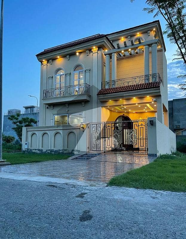 5 MARLA LUXURIOUS MODERATE HOUSE AVAILABLE FOR SALE