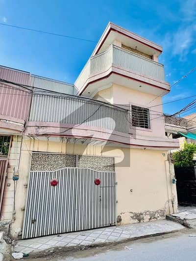 6 Marla Corner used house for sale located at Warsak Road darmangy Garden street No 1 
Gas electricity all facilities available