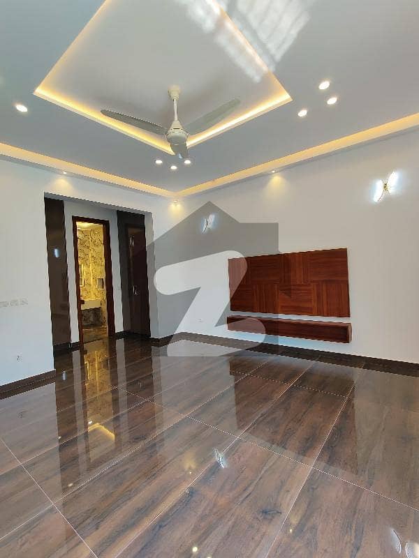Prime Location 10 Marla Brand New House For sale in Lda Avenue Lahore