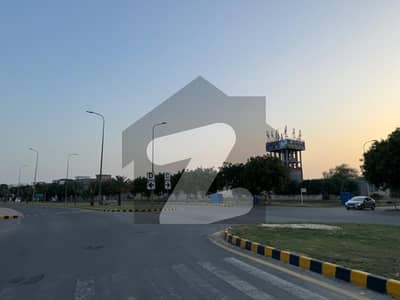 ڈی ایچ اے فیز 7 - بلاک ٹی فیز 7,ڈیفنس (ڈی ایچ اے),لاہور میں 8 کنال رہائشی پلاٹ 26.5 کروڑ میں برائے فروخت۔