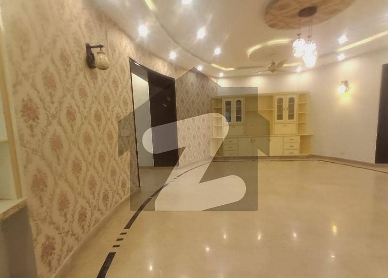 ڈی ایچ اے فیز 5 ڈیفنس (ڈی ایچ اے),لاہور میں 3 کمروں کا 1 کنال بالائی پورشن 1.25 لاکھ میں کرایہ پر دستیاب ہے۔