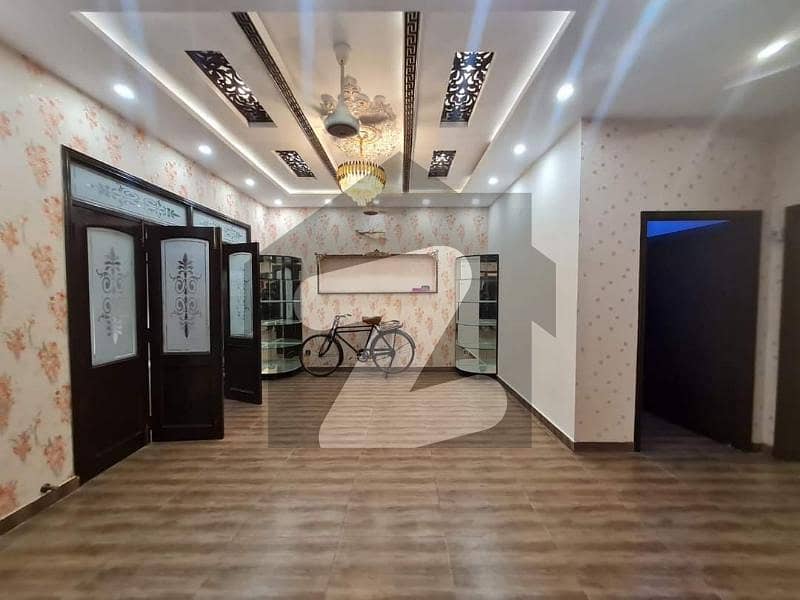 بحریہ ٹاؤن سیکٹر ای بحریہ ٹاؤن,لاہور میں 5 کمروں کا 10 مرلہ مکان 1.1 لاکھ میں کرایہ پر دستیاب ہے۔