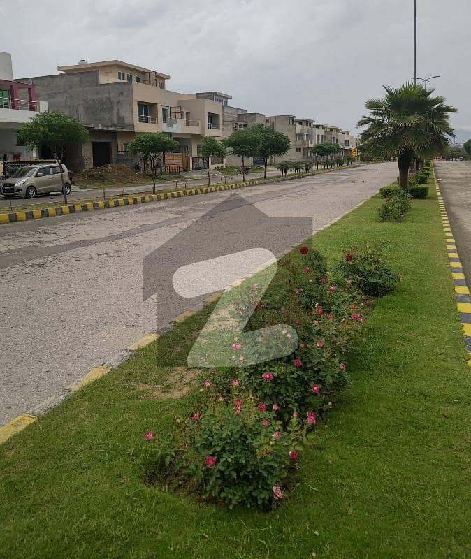 8 marla possession ready to construction Plot on main boulevard available for sale on investor price in Taj Residencia lilly block