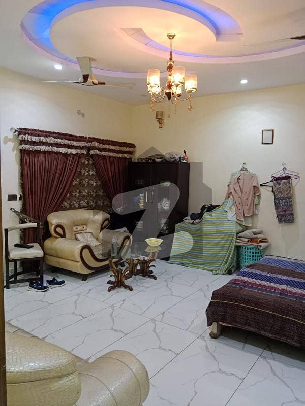 ازمیر ٹاؤن لاہور میں 3 کمروں کا 15 مرلہ مکان 3.5 کروڑ میں برائے فروخت۔