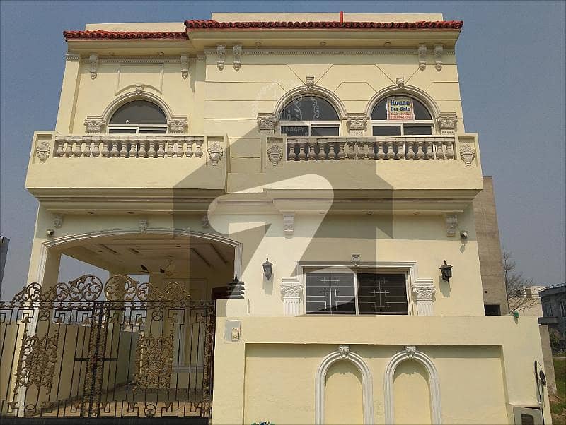 5 MARLA BRAND NEW VICTORIAN DESIGN BUNGLOW FOR SALE AT PRIME LOCATION OF DHA PHASE 9 TOWN