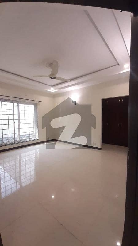 3 bed PHA First Floor Renovated Flat Available For Sale in G-11/4 Islamabad.