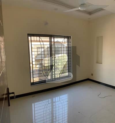 1BED STUDIO APORTMENT IS AVAILABLE FOR SALE IN SECTOR E BAHRIA TOWN LAHORE
