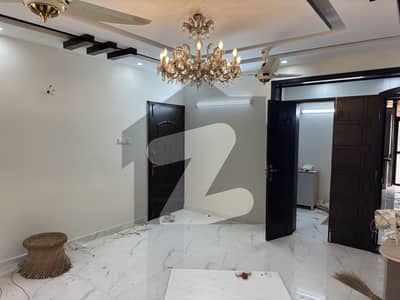 کلفٹن ۔ بلاک 8 کلفٹن,کراچی میں 3 کمروں کا 10 مرلہ فلیٹ 1.8 لاکھ میں کرایہ پر دستیاب ہے۔