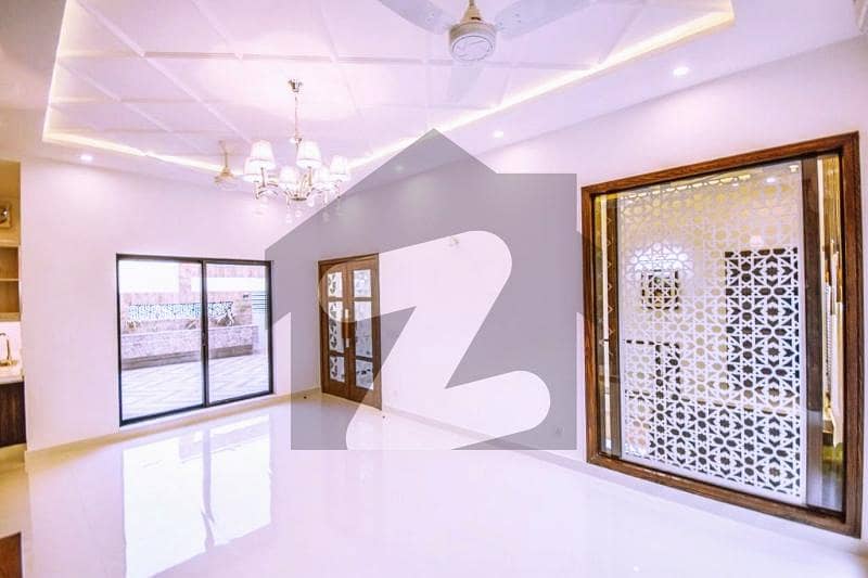 ڈی ایچ اے فیز 6 ڈیفنس (ڈی ایچ اے),لاہور میں 4 کمروں کا 10 مرلہ مکان 2.0 لاکھ میں کرایہ پر دستیاب ہے۔