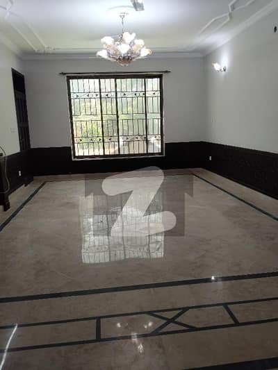 ایف ۔ 11 اسلام آباد میں 5 کمروں کا 1 کنال بالائی پورشن 1.9 لاکھ میں کرایہ پر دستیاب ہے۔