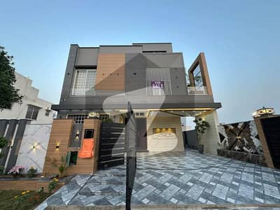 10 Marla Luxurious Designer Brand new House For Sale in Bahria Town Lahore