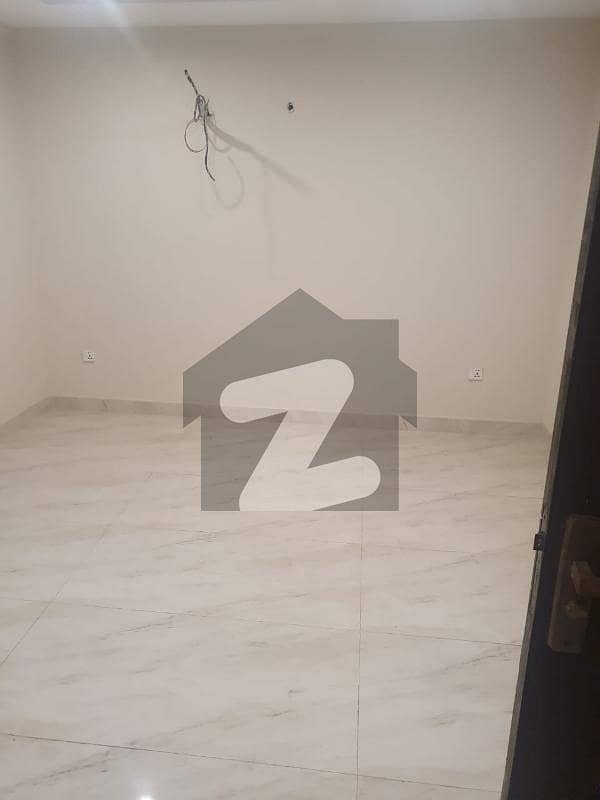 بحریہ ٹاؤن سیکٹر سی بحریہ ٹاؤن,لاہور میں 1 کمرے کا 2 مرلہ فلیٹ 70.0 لاکھ میں برائے فروخت۔