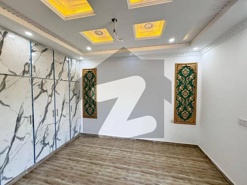 بینکرس ایوینیو کوآپریٹو ہاؤسنگ سوسائٹی لاہور میں 5 کمروں کا 9 مرلہ مکان 2.6 کروڑ میں برائے فروخت۔